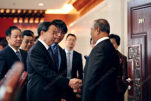 CHN06_01122014_BILATERAL