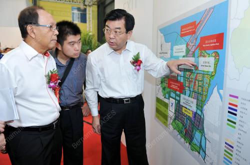 CHN08_14062012_WEIFANG
