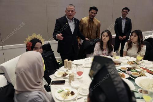 DATUK SERI FADILLAH YUSOF