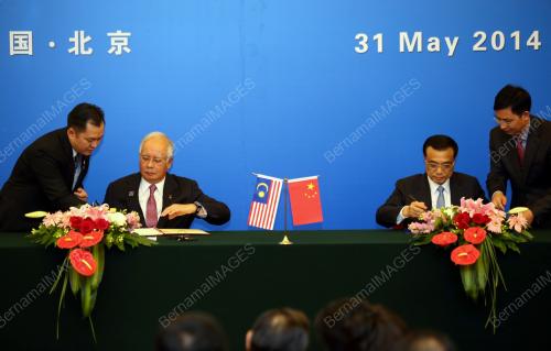 CHN08_31052014_CELEBRATION