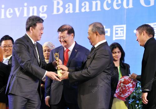 CHN10_04122014_AWARD