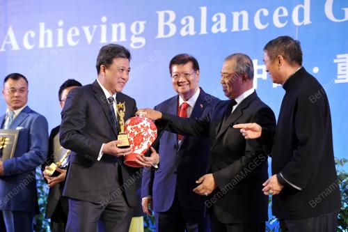 CHN12_04122014_AWARD