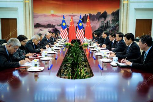 CHN12_10112014_APEC