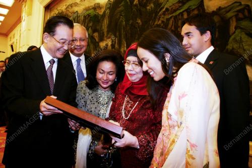MOHD NAJIB TUN ABDUL RAZAK