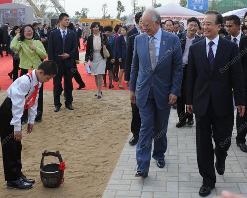 CHN25_01042012_PM