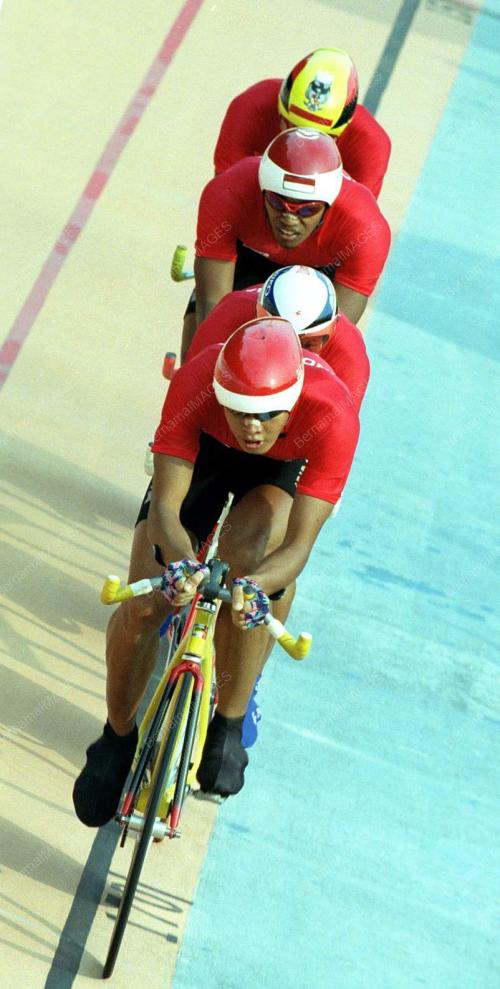 CY04-11_09_2001_CYCLING_02022016
