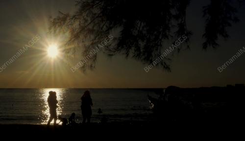 PEMANDANGAN MATAHARI TERBENAM DI PORT DICKSON