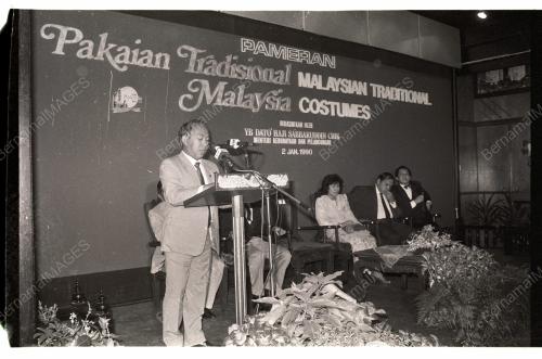 Datuk Sabaruddin rasmi Pameran Pakaian Tradisional