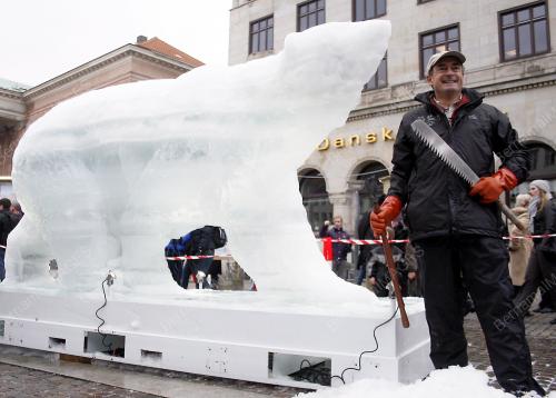 ICE POLAR BEAR FOR COP 15