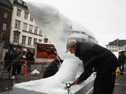 ICE POLAR BEAR FOR COP 15