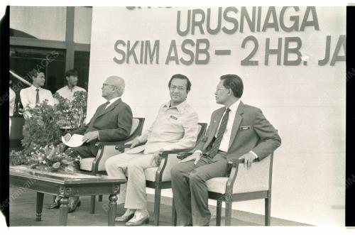 Dr Mahathir Lancar Skim Urusniaga ASB