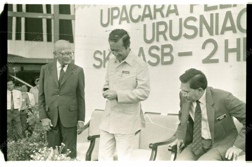 Dr Mahathir Lancar Skim Urusniaga ASB