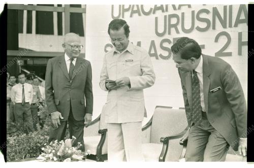 Dr Mahathir Lancar Skim Urusniaga ASB