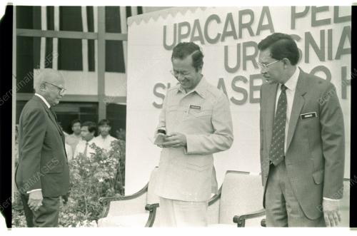 Dr Mahathir Lancar Skim Urusniaga ASB