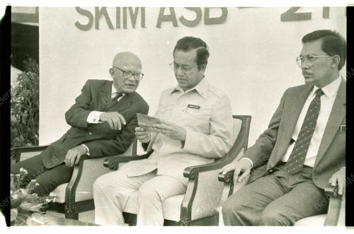 Dr Mahathir Lancar Skim Urusniaga ASB