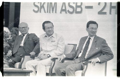 Dr Mahathir Lancar Urusniaga Skim ASB