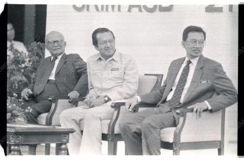 Dr Mahathir Lancar Urusniaga Skim ASB