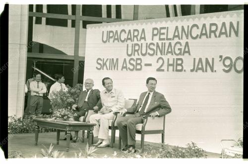 Dr Mahathir Lancar Urusniaga Skim ASB