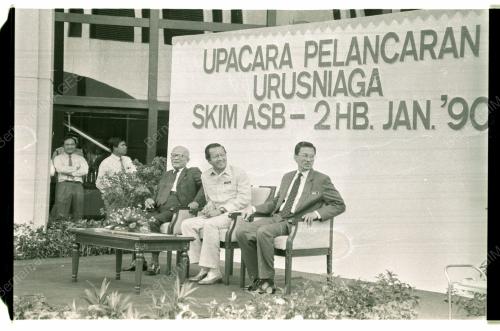 Dr Mahathir Lancar Urusniaga Skim ASB