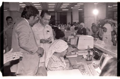 Dr Mahathir Lancar Urusniaga Skim ASB
