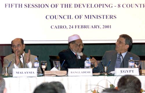 EGY03-24_02_2001_MENTERI-D8_19012016