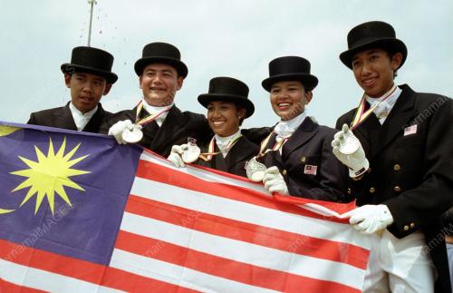 EQ02-10_09_2001_EQUESTRIAN_02022016