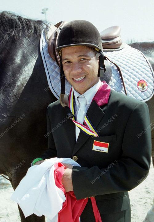 EQ04-14_09_2001_EQUESTRIAN_02022016