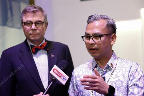 FAHMI FADZIL