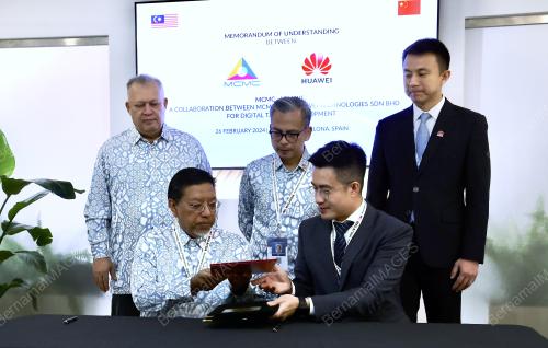 FAHMI FADZIL