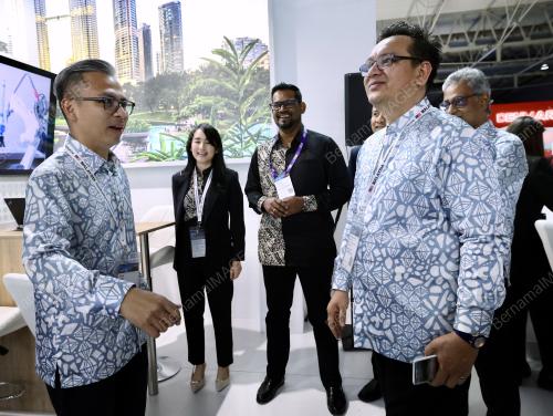 FAHMI FADZIL