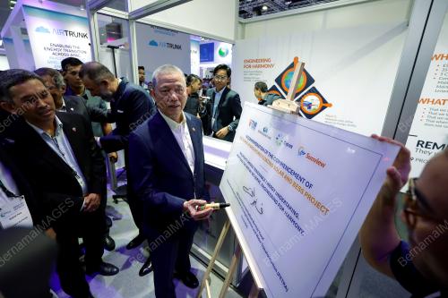 DATUK SERI FADILLAH YUSOF
