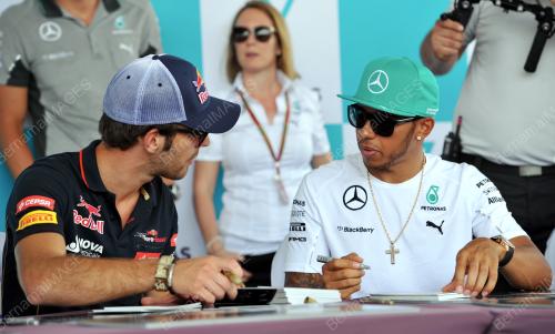 F17_30032014_F1_AUTOGRAF