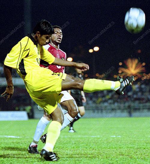FBM01-09_09_2001_FOOTBALL_02022016