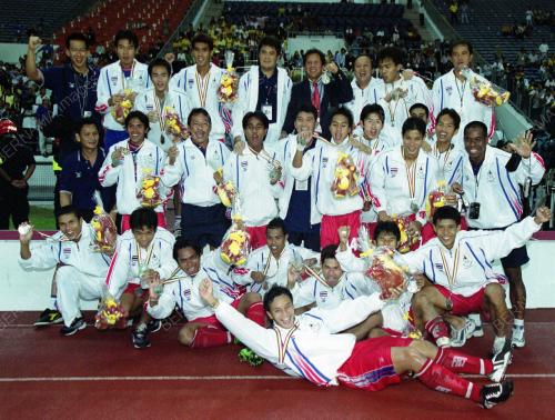 FBM02-15 09 2001 FOOTBALL