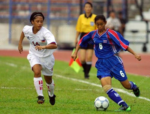 WOMAN FOOTBALL