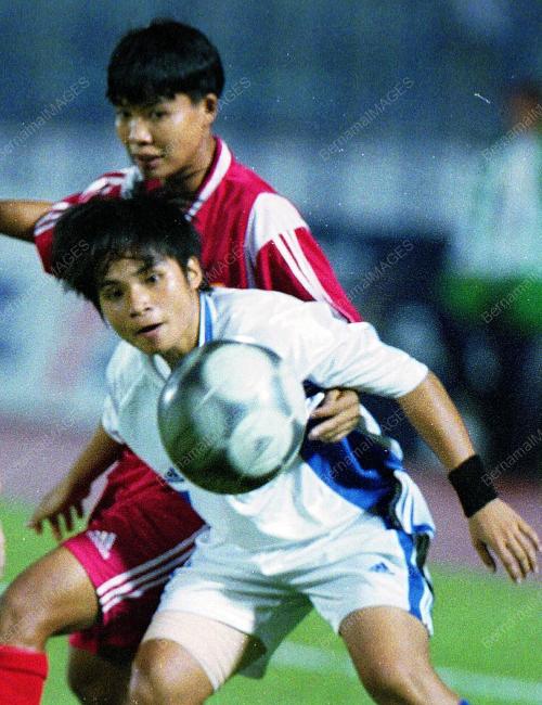 FBW04-12_09_2001_BALL_02022016