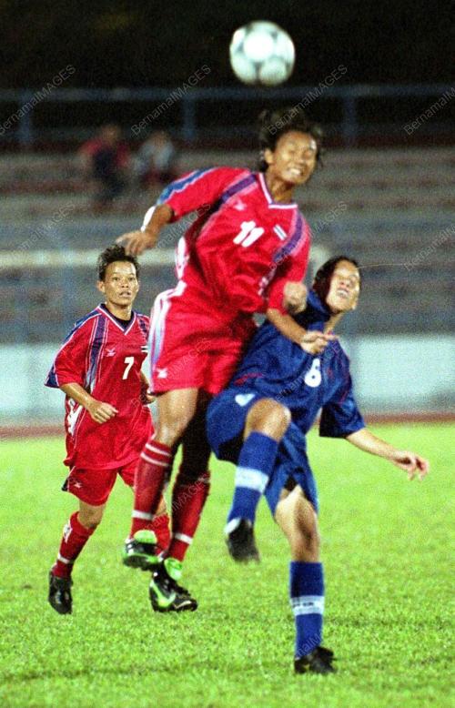 FBW06-06_09_2001_FOOTBALL_02022016