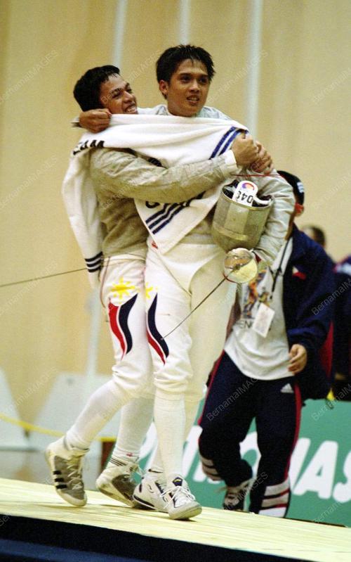 FE02-12_09_2001_FENCING_02022016