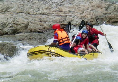 FEA01_03022013_WATER_RAFTING