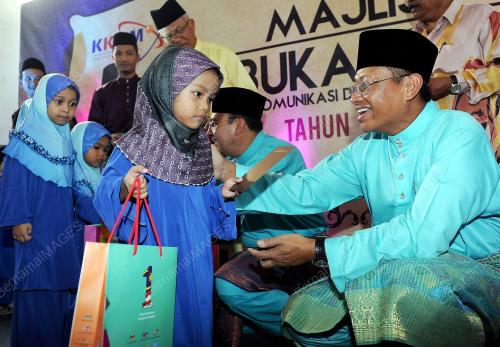 FEA01_04072014_ANAK_YATIM