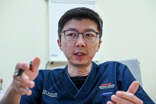 DR MOOI SUNG SIANG