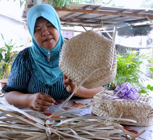 FEA01_05102012_ROMBONG_SENI