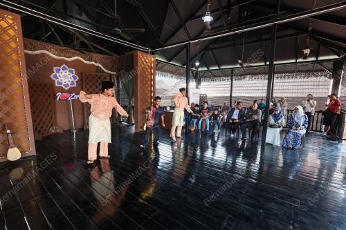 KOMPLEKS WARISAN YAYASAN ABU BAKAR