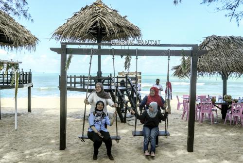 FEA01_08032019_PANTAI_PENARIK
