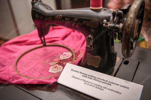 PAMERAN RAHSIA KEBAYA