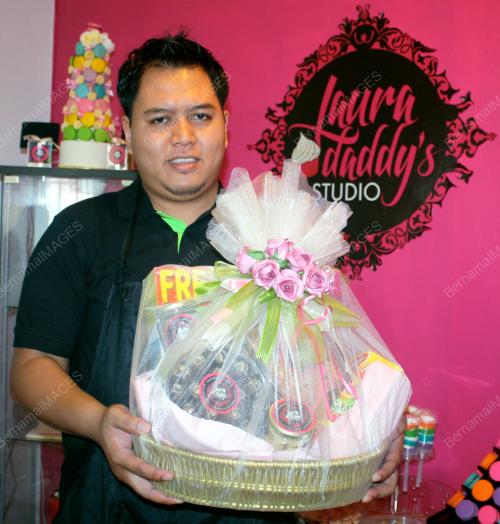 FEA01_16082012_HAMPER