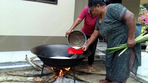 FEA01_16102017_DODOL_DEEPAVALI