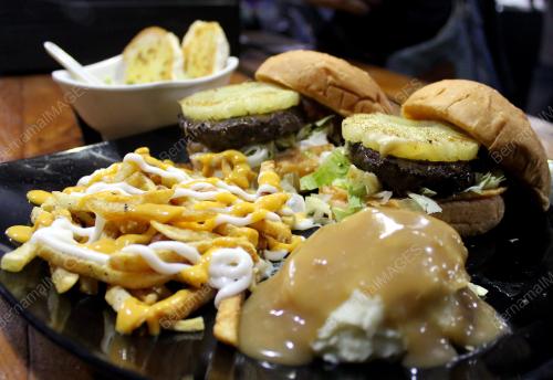 FEA01_18072015_BURGER