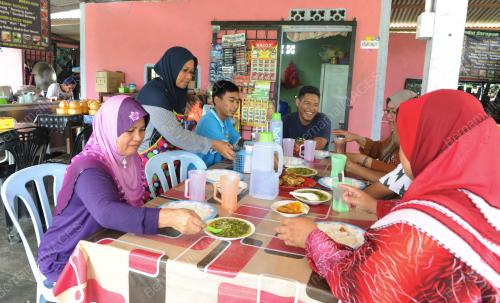 FEA01_20052016_WARUNG_D_SAWAH