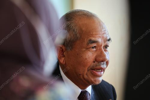 TAN SRI MOHD SIDEK HASSAN